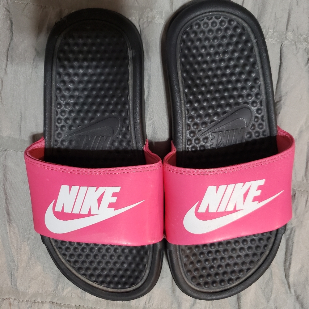 Nike Benassi Jdi Hot Pink & Black Youth Slides Sandals 4y Discontinued Style - Picture 1 of 7
